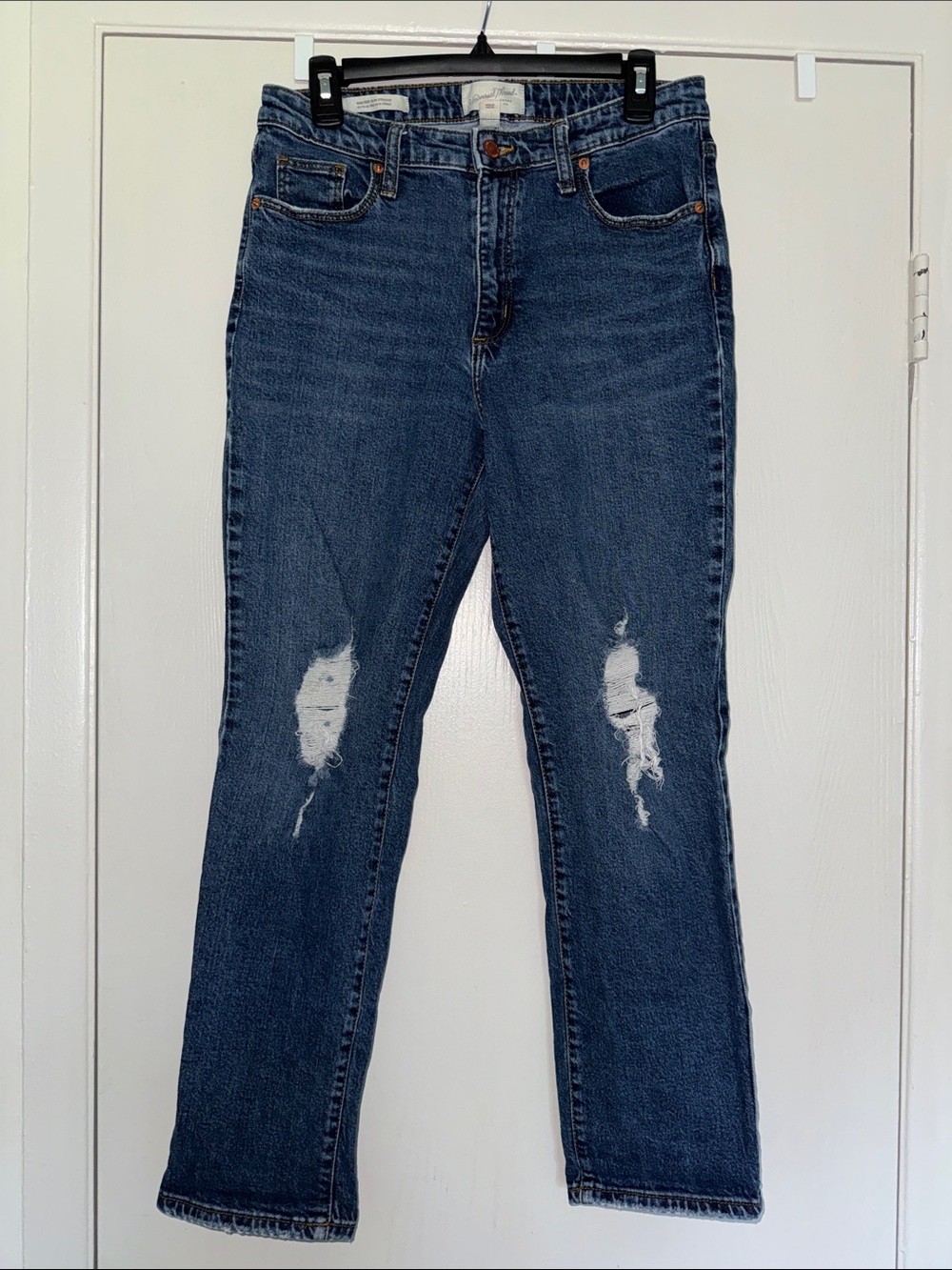 Universal Thread Distressed Dark Blue Cropped Jeans